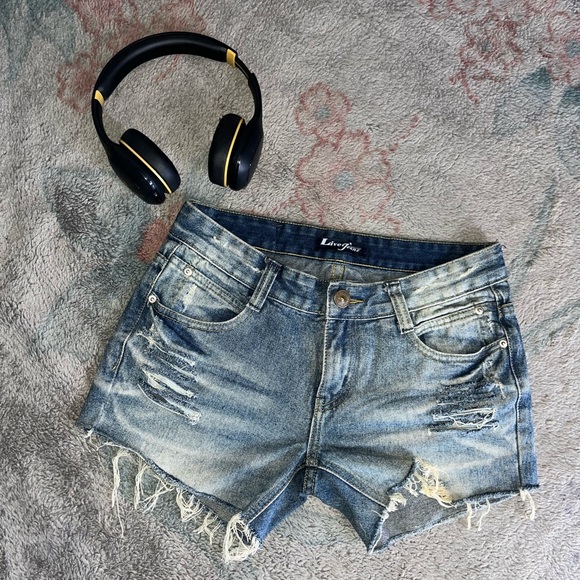 Imported denim shorts if u like the product just buy it.dont offer plz❌